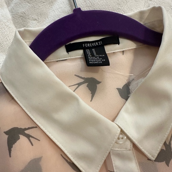 NEW Forever 21 High Low Top Pink with white collar and tiny gray birds CUTE - Picture 2 of 3